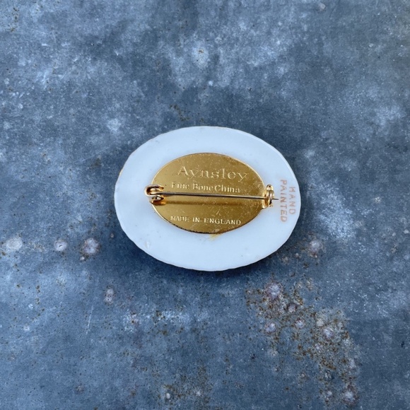 Aynsley floral Fine Bone China 'Cabbage Rose' Brooch signed J.A. Bailey - Picture 4 of 4